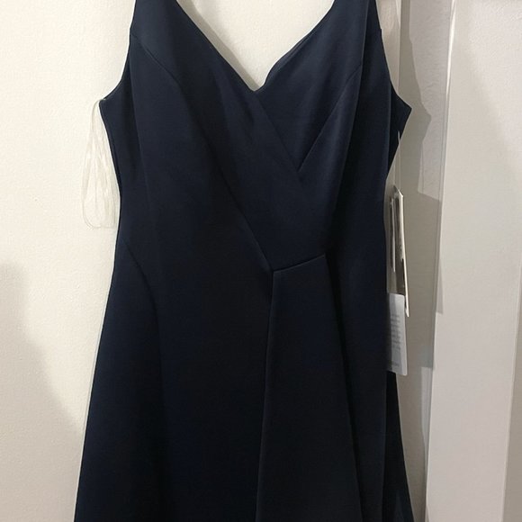 Love, Nickie Lew V-Neck Navy Envelope Hem Dress NWT, Size Small - Picture 7 of 9